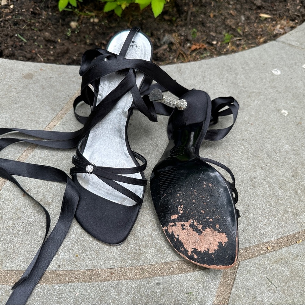 Stuart Weitzman Ribonnaire Heels - Picture 2 of 4